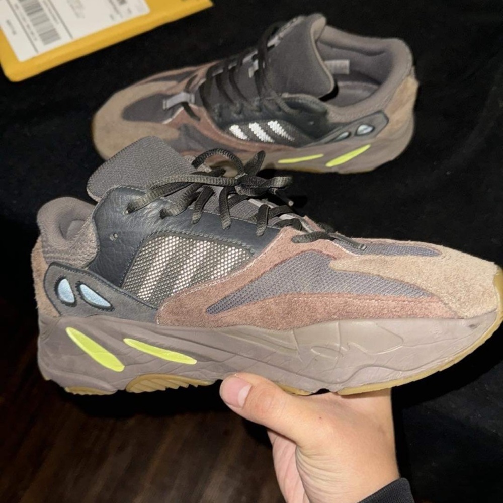 Yeezy 700v1 Mauve size 12
